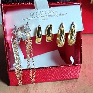 Gold Cake Elegant Gold Earrings Set